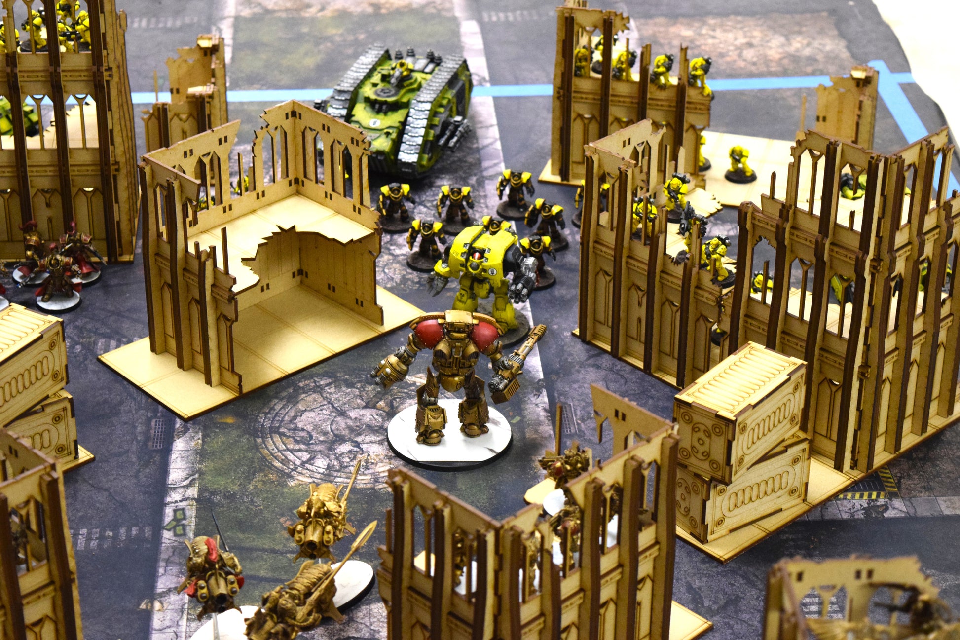 Warhammer 40k Terrain Set, 5 Terrain Pieces, Two-tiered Building